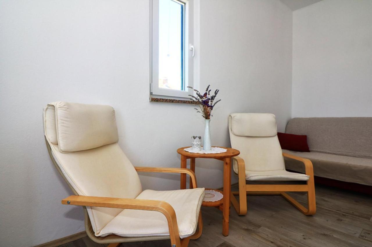 Apartmani Mikin Betina  Exterior photo