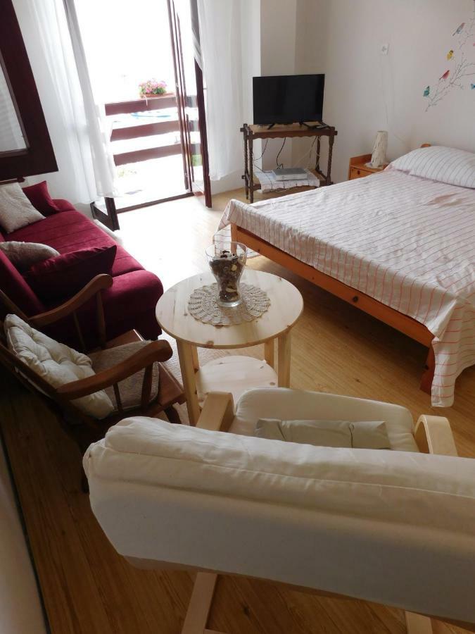 Apartmani Mikin Betina  Exterior photo