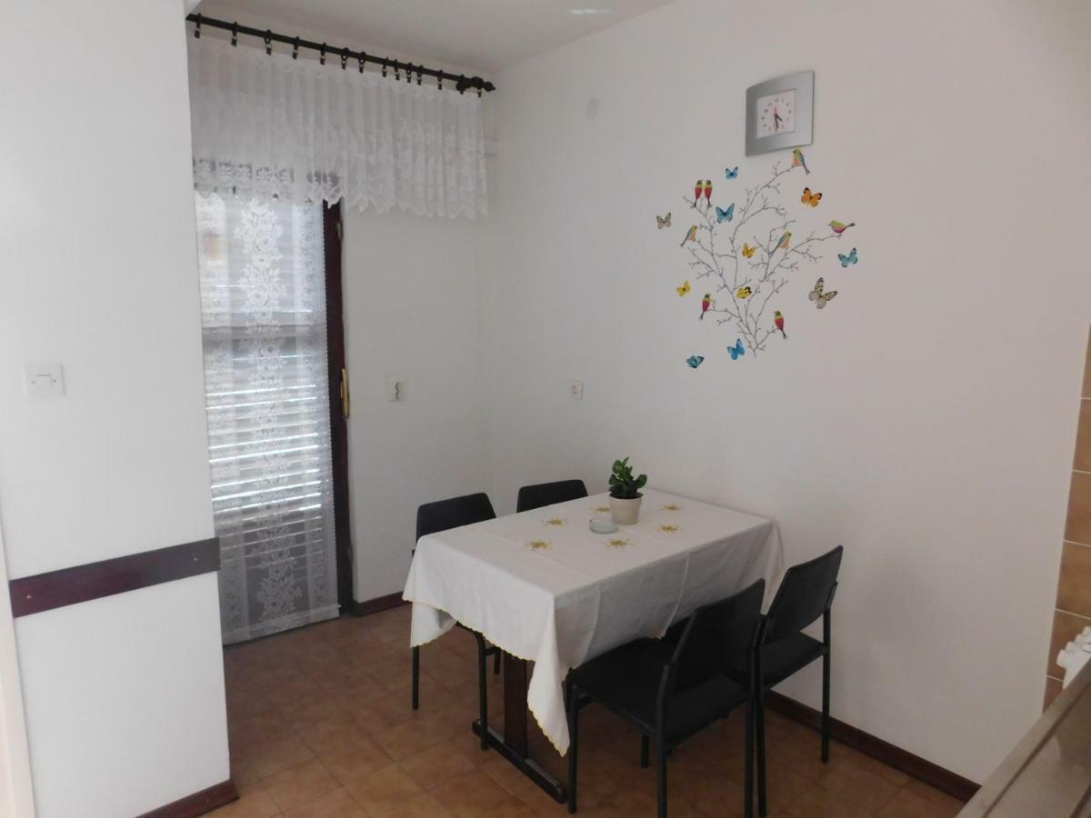Apartmani Mikin Betina  Exterior photo