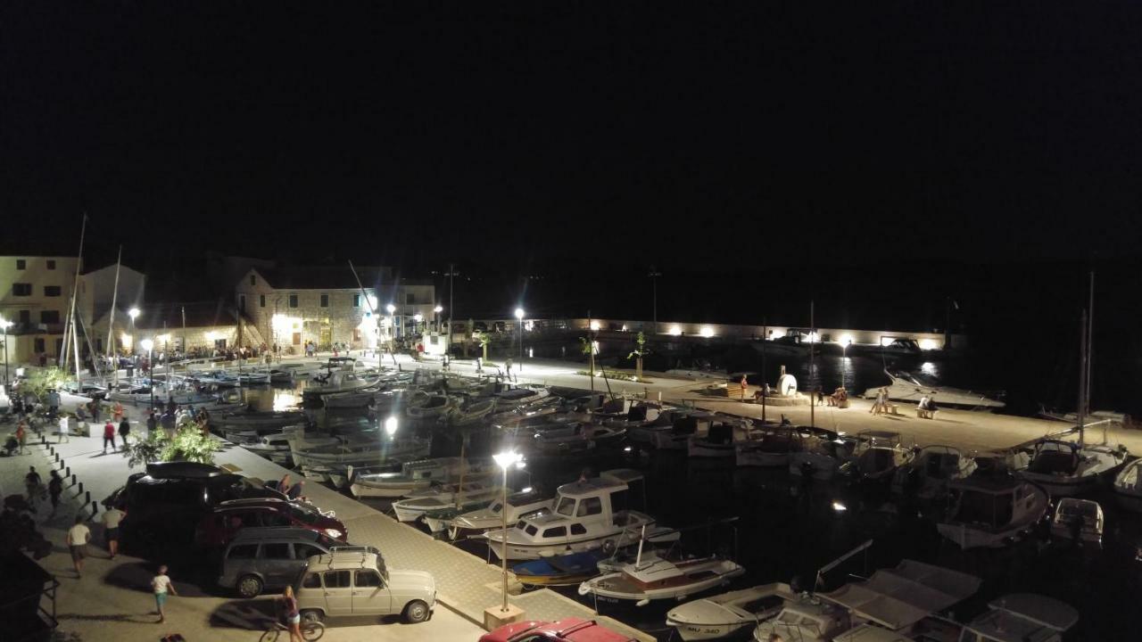 Apartmani Mikin Betina  Exterior photo