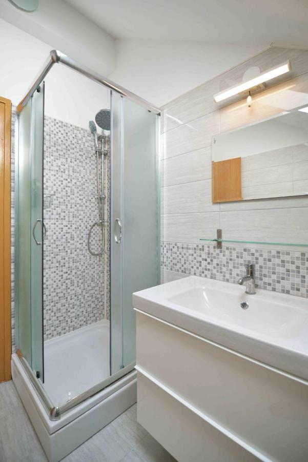 Apartmani Mikin Betina  Exterior photo